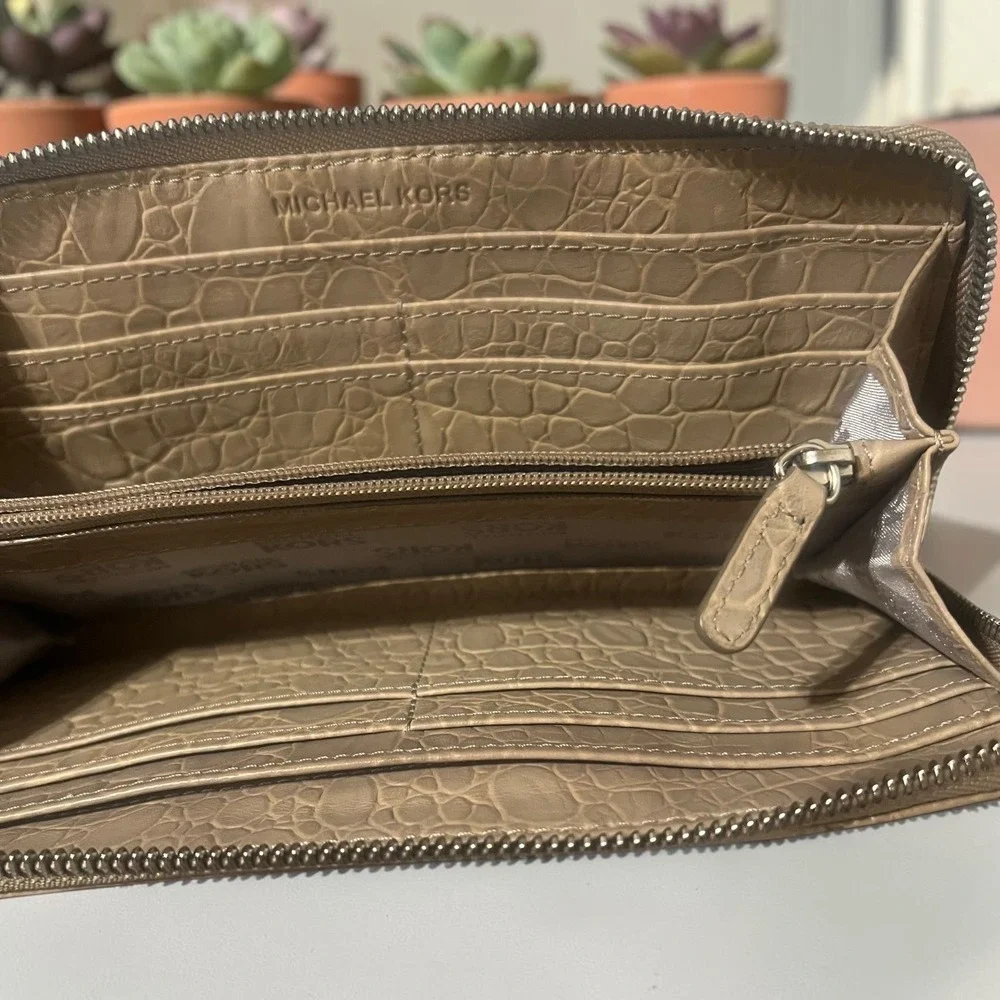 Michael Kors Wallet Womens OS Tan Croc Embossed Leather Zip Around Jet Set